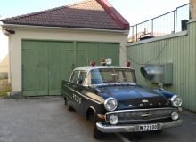 Kapitänen framför garaget den stod i vid Ludvikas gamla polisstation