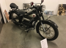 Nimbus 1954 som tjänstgjort i Karlskrona, Blekinge. Några danks besökare imponerades av att svenska polisen kört deras hemlands mc.